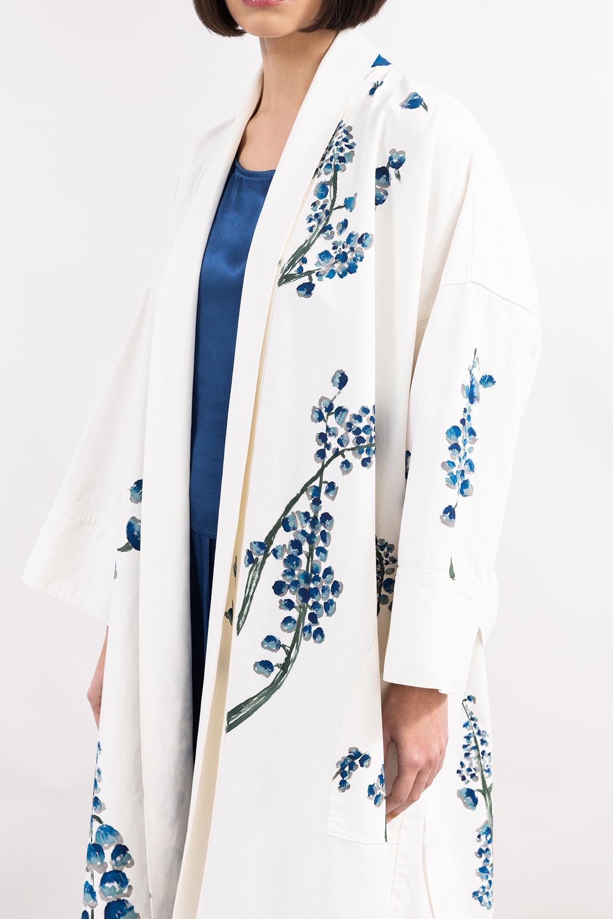 WHITE POCKET FLORAL PATTERN HAND PAINTED GABARDINE CAPE