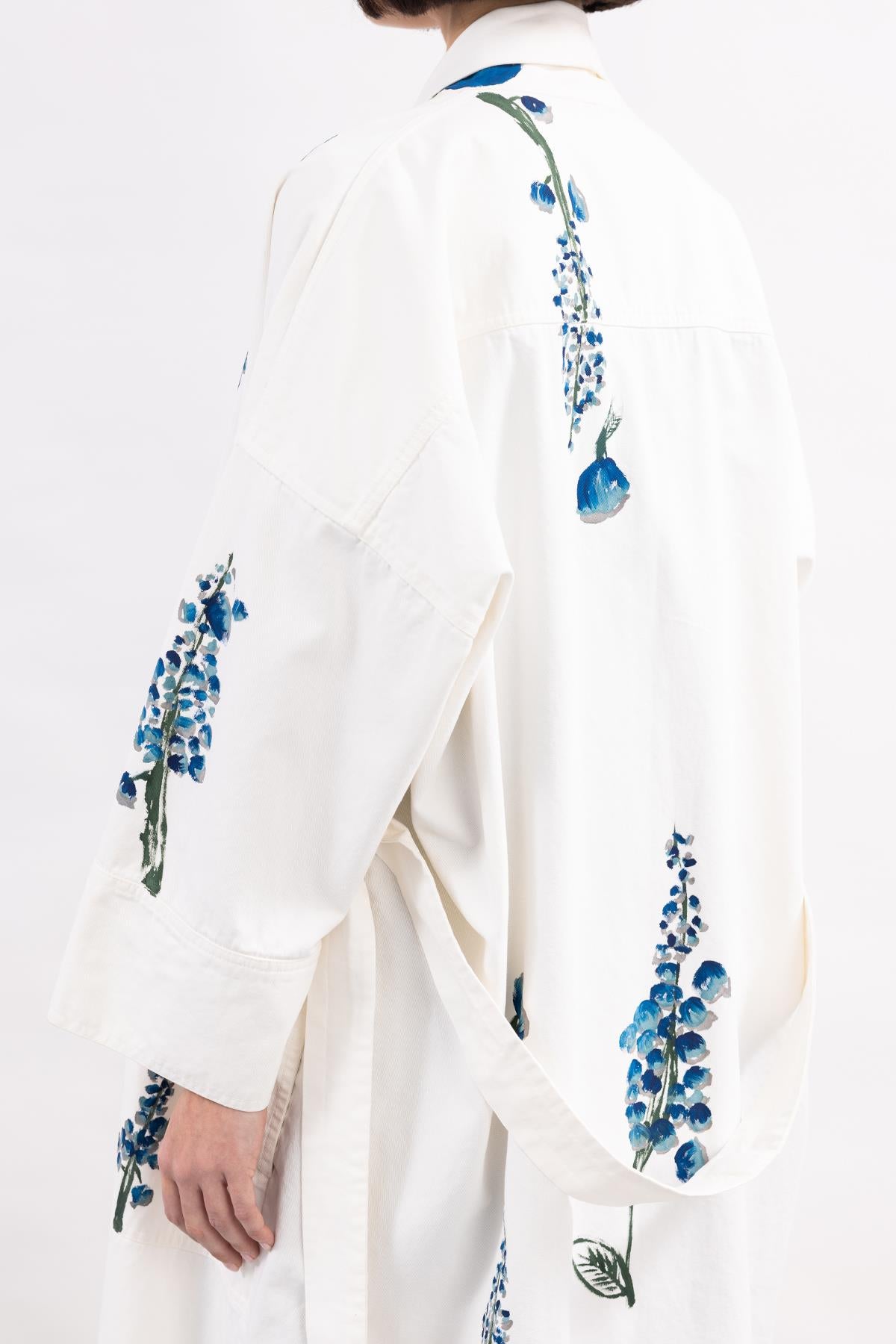 WHITE POCKET FLORAL PATTERN HAND PAINTED GABARDINE CAPE