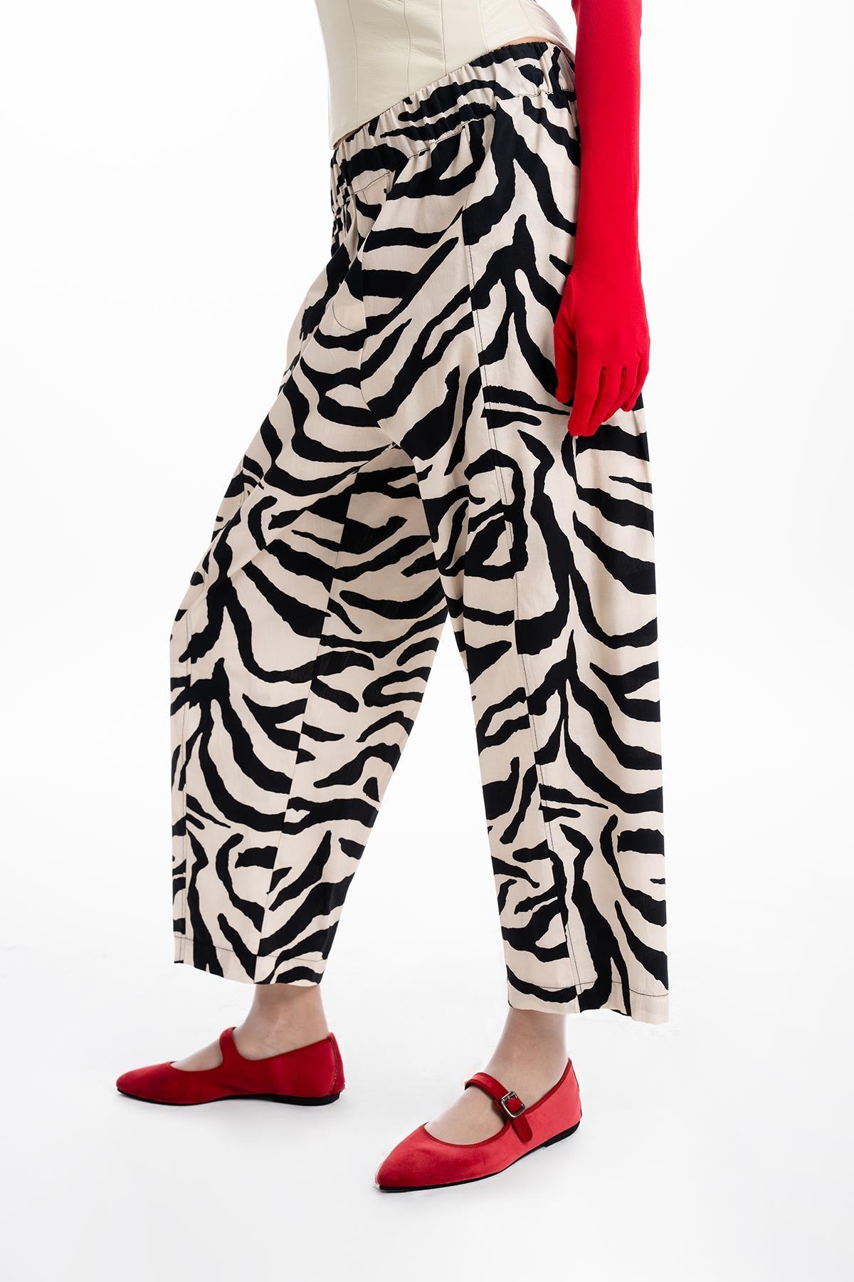 SİYAH BEJ ZEBRA DESENLİ BOL PAÇA PANTOLON