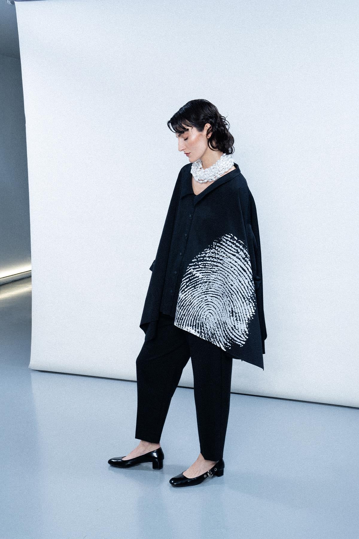 SİYAH PARMAK İZİ BASKILI OVERSIZE KADIN GÖMLEK