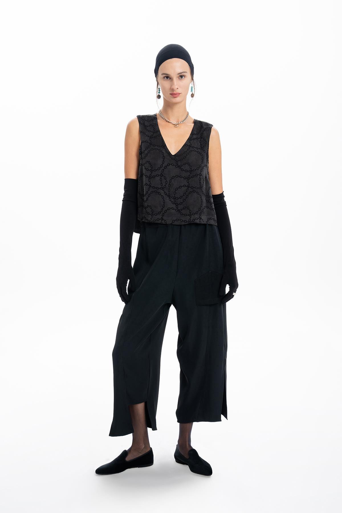 BLACK SLITTLE DETAILED WIDE LEG TROUSERS