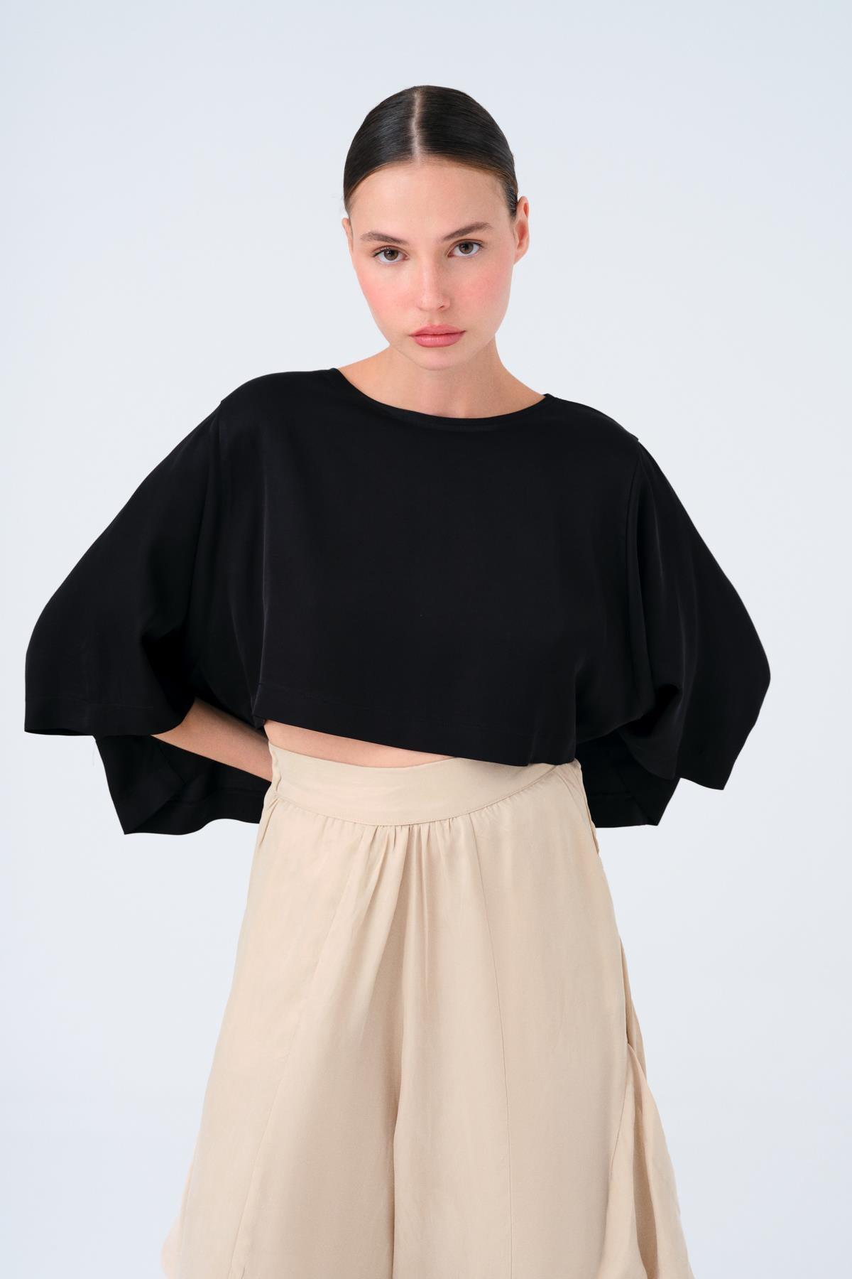 SİYAH YUVARLAK YAKA OVERSIZE SATEN CROP TOP - MİİN