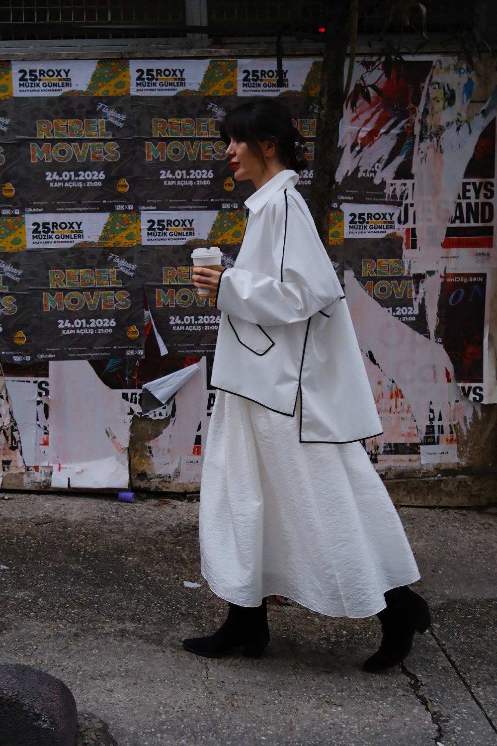 BEYAZ SİYAH BİYE DETAYLI KADIN GÖMLEK