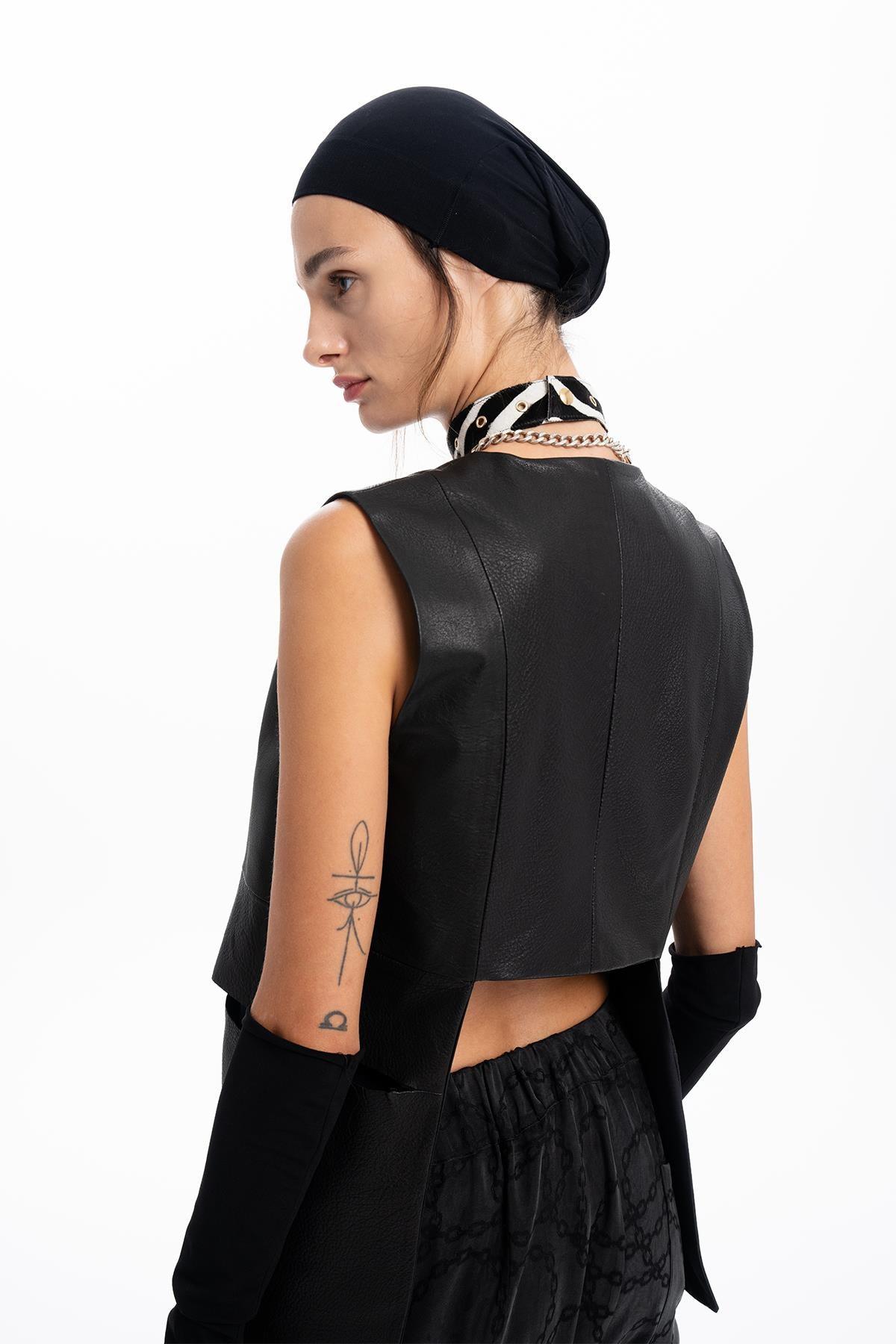 BLACK LEATHER ZIPPERED DESIGN CROP VEST