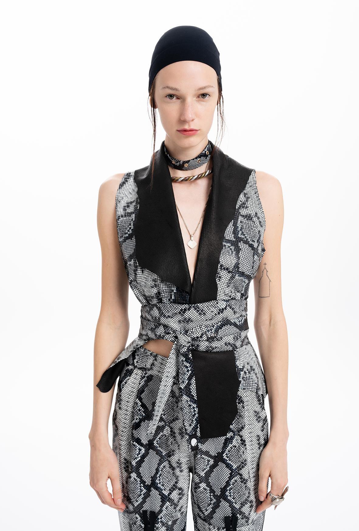 BLACK PYTHON PRINTED LEATHER FASTENING VEST